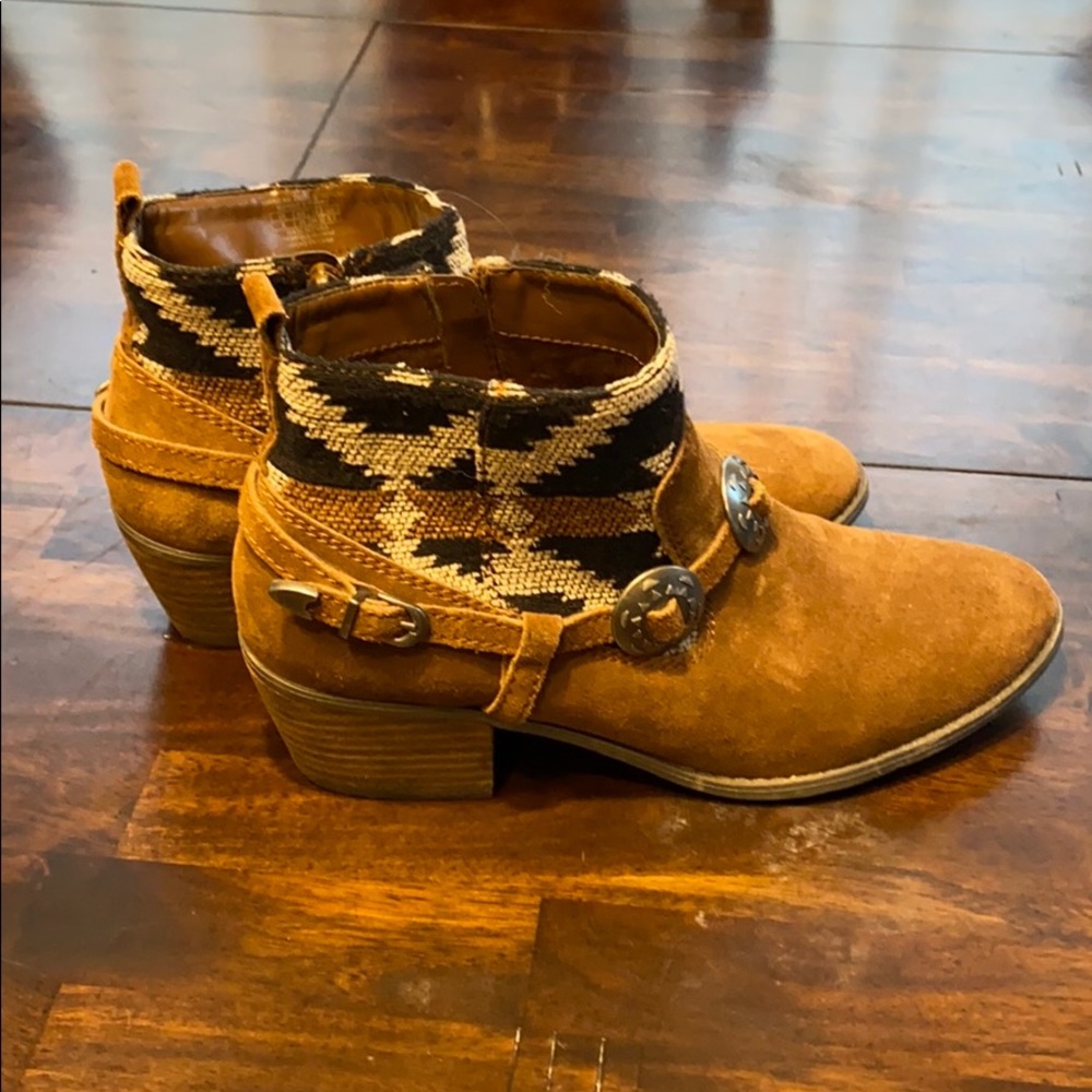 American Eagle ankle boots